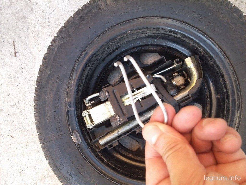 странный пинцет