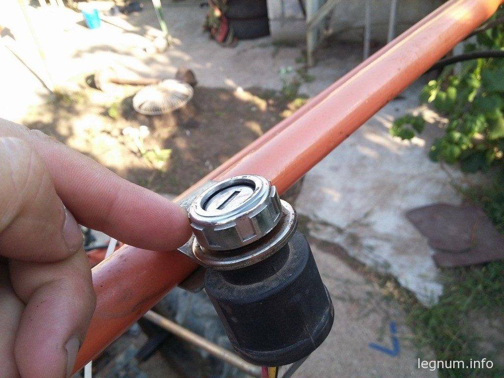 откручиваем гайку