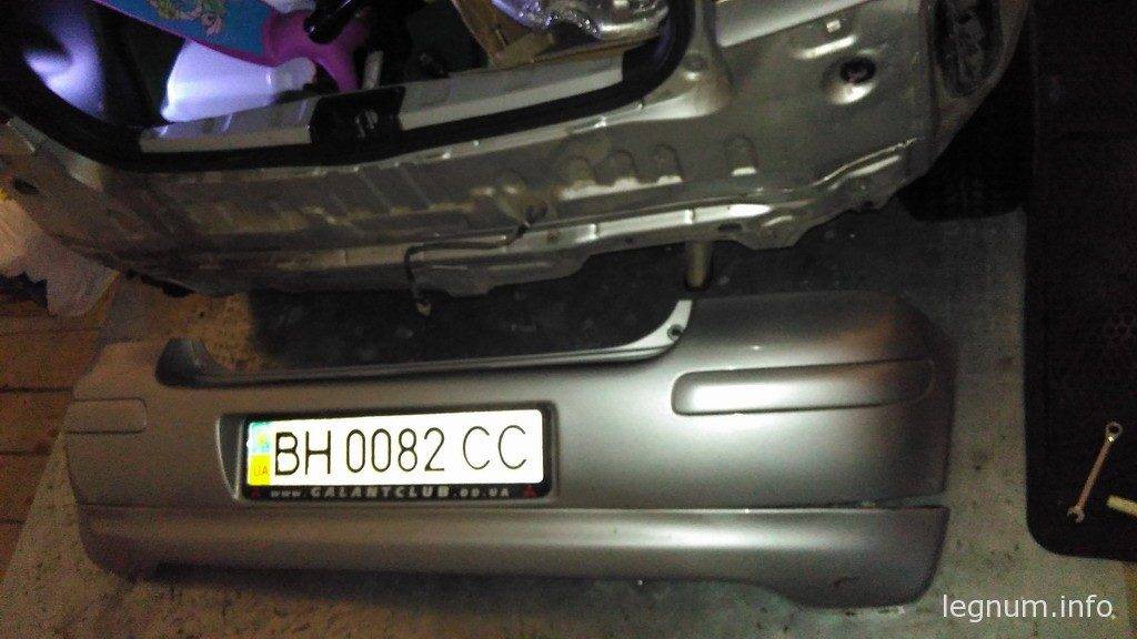 Все, снимаем бампер отключив фишку подсветки