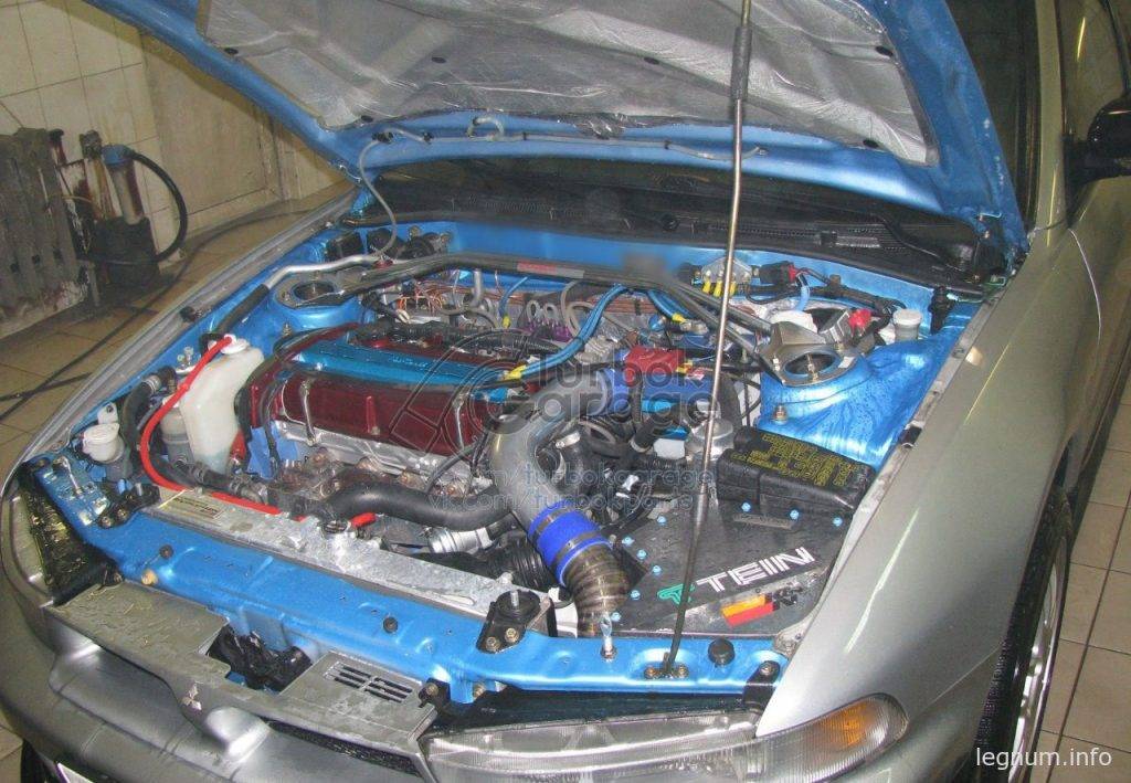 Legnum Super-VR4 4G63T в сборе под капотом