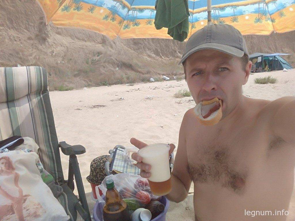 По приходу я решил, что я устал и занялся легкой трапезой