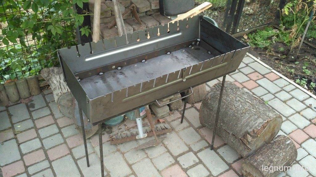 Собирается мангал-чемодан легко