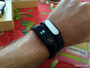 Сравнить Xiaomi Mi Band 2 1S