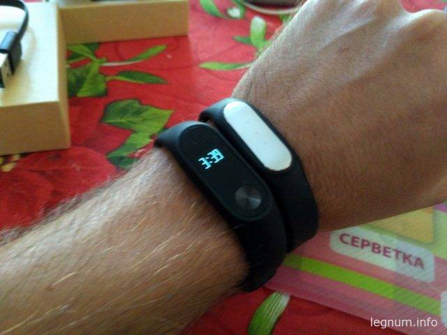 Сравнить Xiaomi Mi Band 2 1S