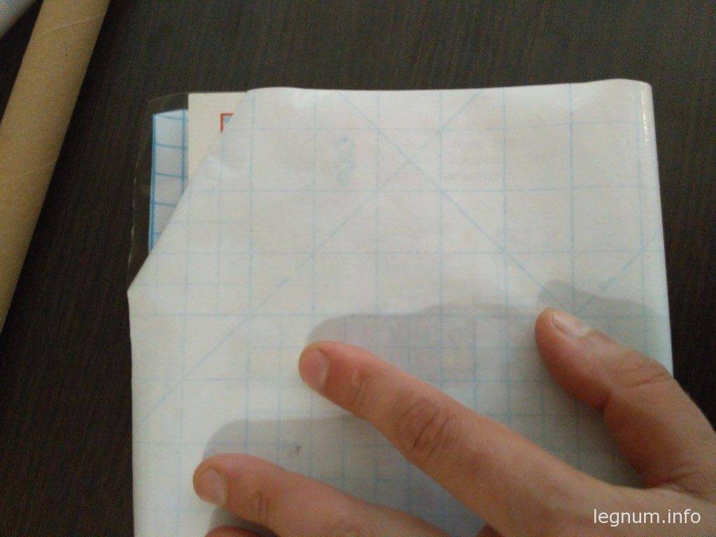 Начинаем клеить обложку на книгу