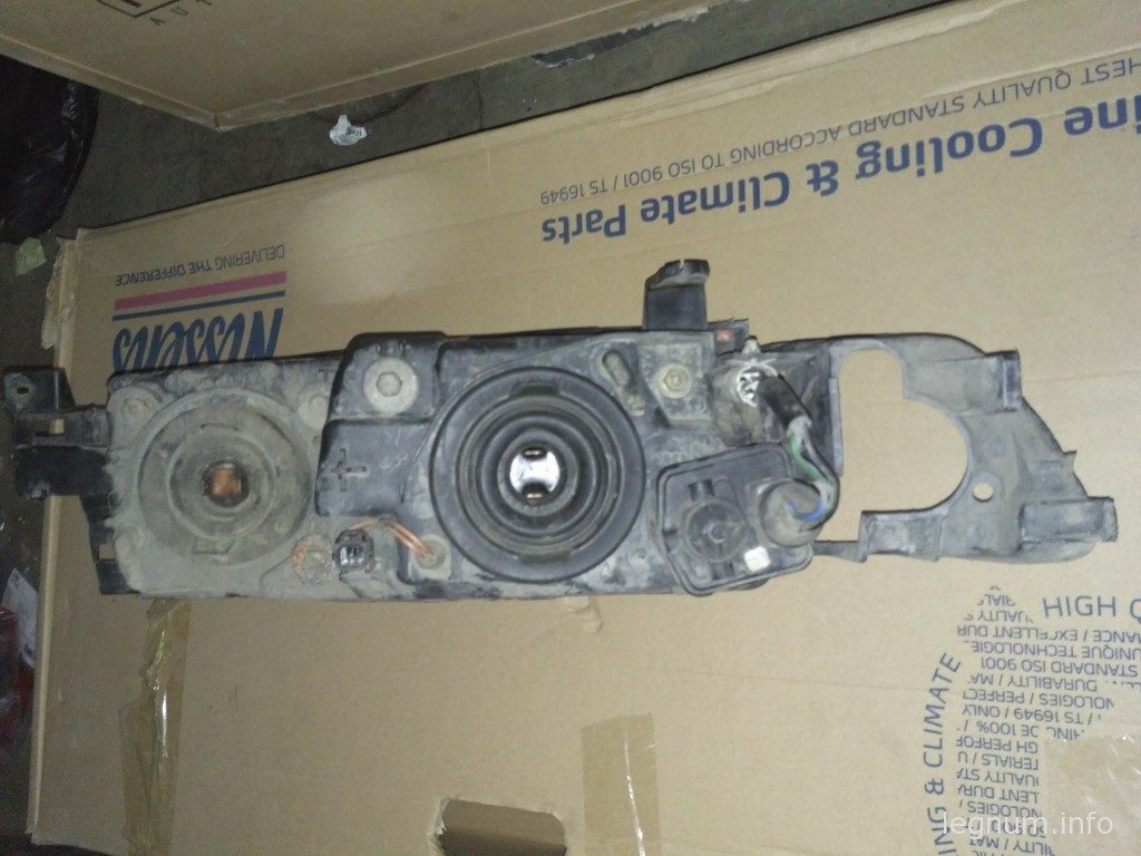 Тыльная сторона фары галанта акулы: