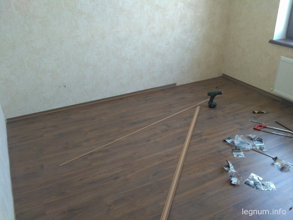 Где разместить стык плинутса