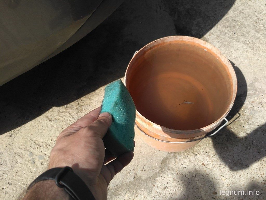 Я мою все простой губкой и водой