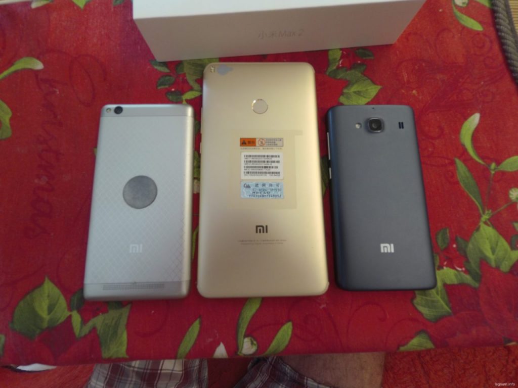Для сравнения рядышком Redmi 3 - 5" и Redmi - 4,7":