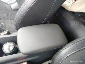 подлокотник на автомобиле Citroen C4