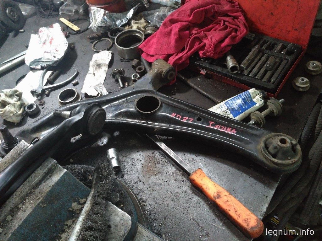 Задний сайлентблок рычага под замену