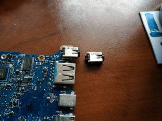 Выломанное и новое гнездо ASUS UX31A